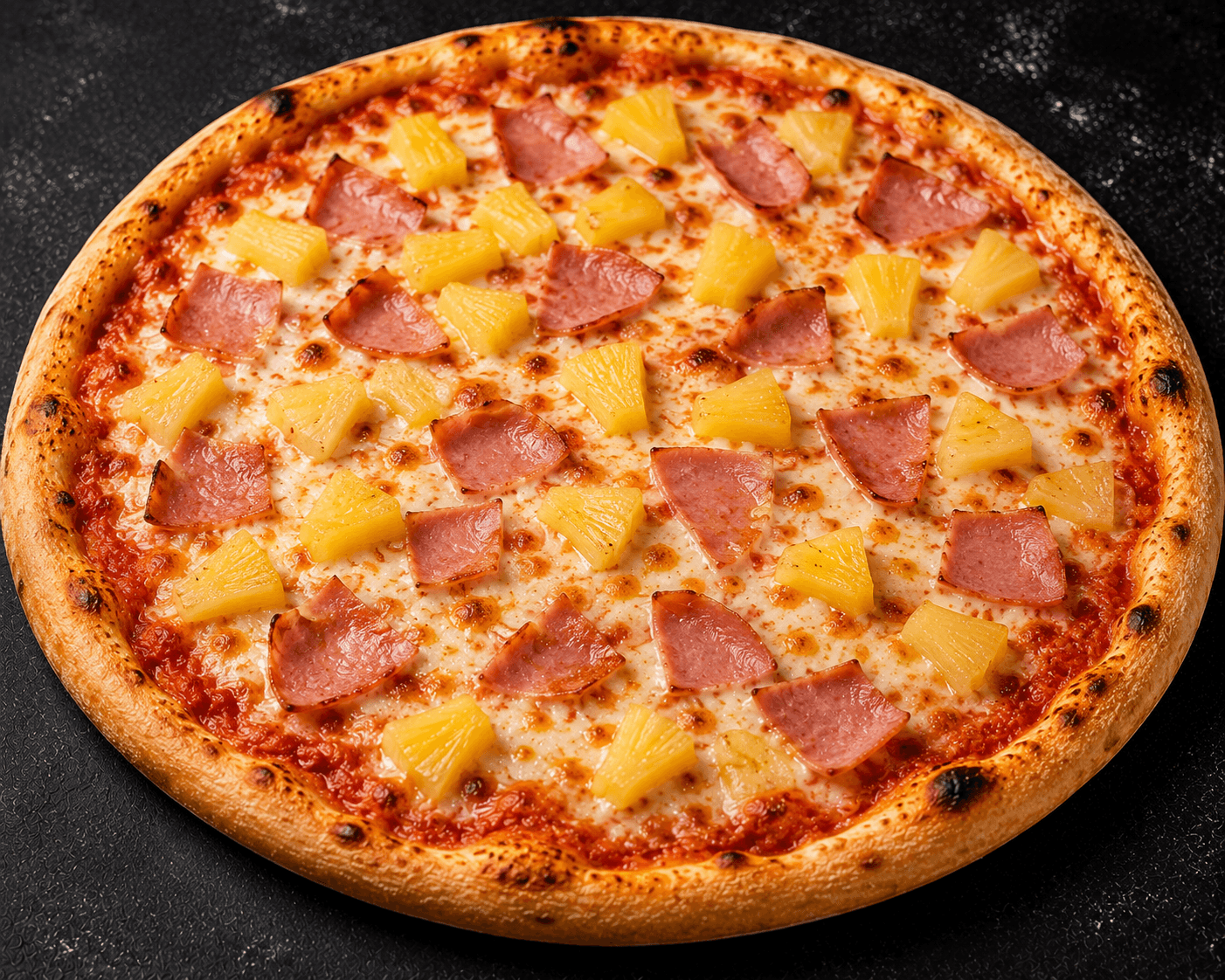 Pizza Hawai mit Schinken und Ananas